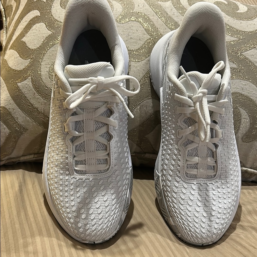Pickleball or tennis court shoes essentially new worn twice 3 hours total